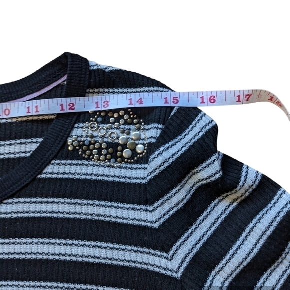 Nanette Lepore long sleeved knit shirt with detail on both shoulders siz… - Picture 6 of 9